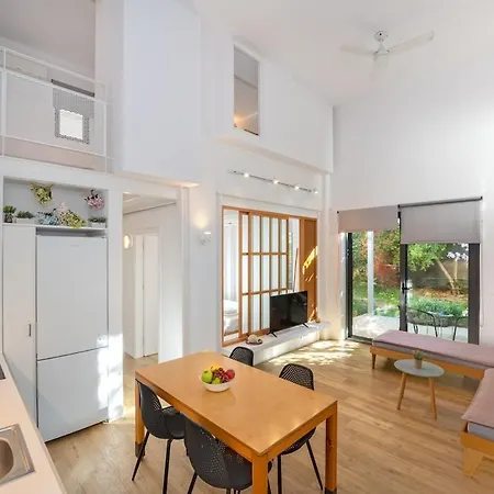 Cozy Garden Flat 하니아