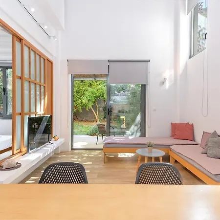 Cozy Garden Flat 아파트 하니아