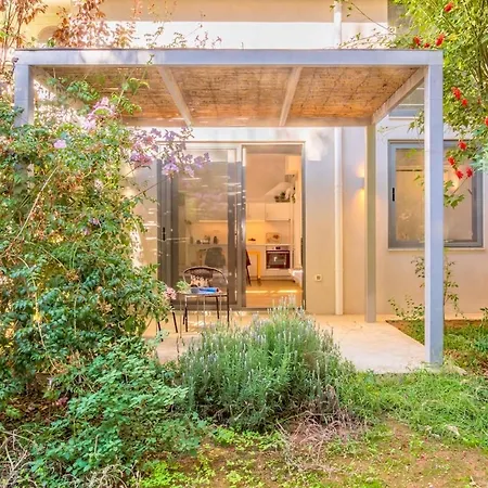 Cozy Garden Flat דירה *